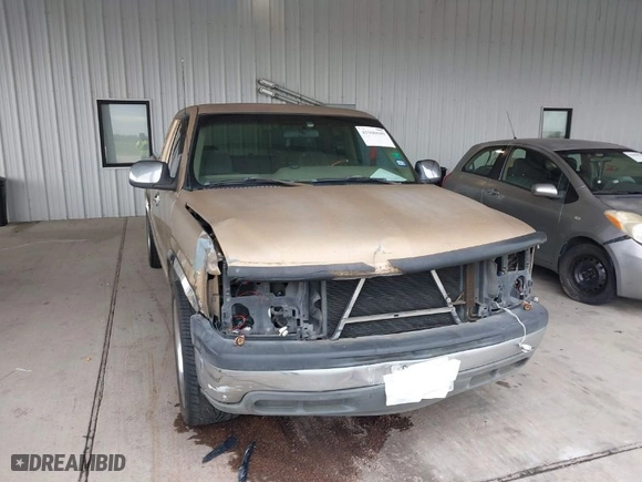 2001 Chevrolet Silverado 1500 LS with VIN 2GCEC19V411218420, listed as a IAAI auction lot 41900589 with 209,953 mi miles. Bid and sale history available at carsss.com. Image 6.