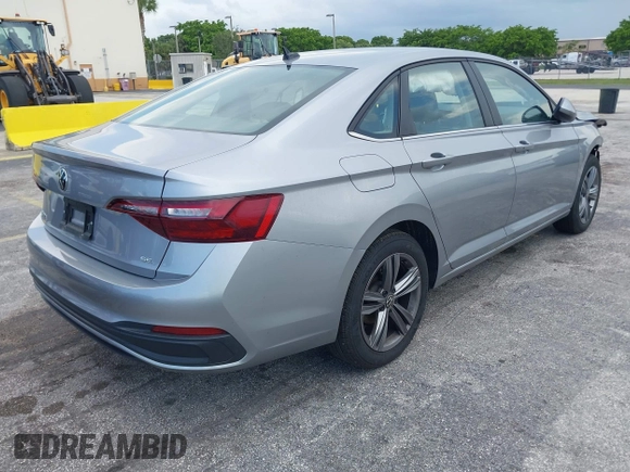 2024 Volkswagen Jetta SE z VIN 3VWEM7BU9RM057291, wystawiony jako IAAI lot #42346409 z przebiegiem 22 301 mil mil oraz . Historia ofert i sprzedaży dostępna na DreamBid. Obrazek 4.