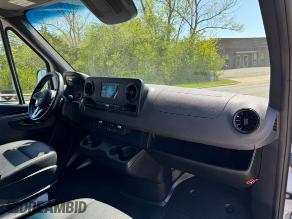 2022 Mercedes-Benz Sprinter with VIN W1Y4DDHY1NT082992, listed as a Copart auction lot 56609435 with 269,366 mi miles and Clean Title. Bid and sale history available at DreamBid. Image 9.