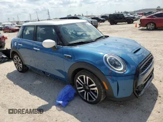 2023 MINI Hardtop 4 Door Cooper S with VIN WMW53DK07P2T87451, listed as a Copart auction lot 71447054 with 2,825 mi miles and Salvage title. Bid and sale history available at DreamBid. Image 4.