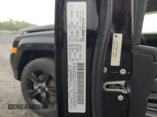 2015 Jeep Patriot Sport z VIN 1C4NJPBA6FD139228, wystawiony jako Copart lot #58548755 z przebiegiem 99 078 mil mil oraz Czysty tytuł • Clean title. Historia ofert i sprzedaży dostępna na DreamBid. Obrazek 13.