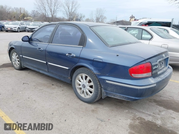 2003 Hyundai Sonata GLS with VIN KMHWF35H63A826340, listed as a IAAI auction lot 41884050 with 204,874 mi miles. Bid and sale history available at carsss.com. Image 3.