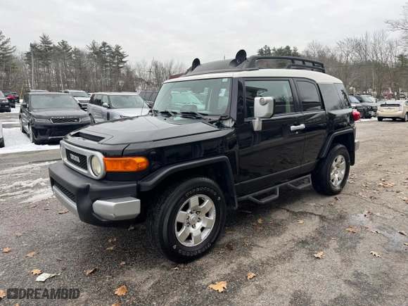 2010 Toyota FJ Cruiser with VIN JTEBU4BF7AK090884, listed as a Copart auction lot 88745495 with 275,019 mi miles and Clean Title. Bid and sale history available at carsss.com. Image 2.