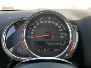 2018 MINI Countryman Cooper with VIN WMZYV5C30J3E03177, listed as a Copart auction lot 70068524 with 89,377 mi miles and Clean Title. Bid and sale history available at carsss.com. Image 9.