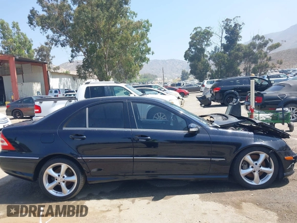 2005 Mercedes-Benz C 230 Kompressor z VIN WDBRF40J55F627804, wystawiony jako IAAI lot #42466121 z przebiegiem Nie podano mil oraz . Historia ofert i sprzedaży dostępna na DreamBid. Obrazek 13.