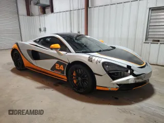 2017 McLaren 570S z VIN SBM13DAA6HW002345, wystawiony jako Copart lot #69572144 z przebiegiem 22 164 mil mil oraz Szkody całkowita. Historia ofert i sprzedaży dostępna na DreamBid. Obrazek 4.