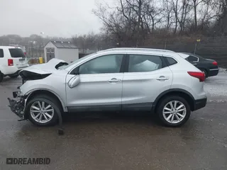 2017 Nissan Rogue Sport SV with VIN JN1BJ1CRXHW131728, listed as a IAAI auction lot 41504583 with 17,859 mi miles. Bid and sale history available at carsss.com. Image 14.