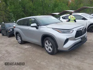 2021 Toyota Highlander L z VIN 5TDCZRBHXMS072546, wystawiony jako IAAI lot #42071752 z przebiegiem 47 233 mil mil oraz . Historia ofert i sprzedaży dostępna na DreamBid. Obrazek 1.