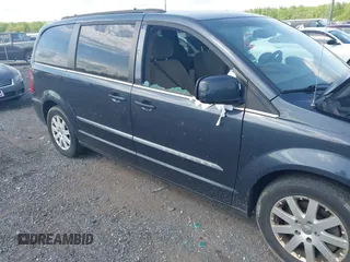 2014 Chrysler Town & Country Touring with VIN 2C4RC1BG0ER461081, listed as a IAAI auction lot 42157023 with 220,955 mi miles. Bid and sale history available at carsss.com. Image 6.