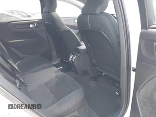 2024 Volvo C40 Plus z VIN YV4ER3GL0R2104189, wystawiony jako IAAI lot #42113357 z przebiegiem 8 686 mil mil oraz . Historia ofert i sprzedaży dostępna na DreamBid. Obrazek 8.