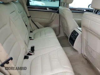 2012 Volkswagen Touareg Lux с VIN WVGEK9BPXCD012003, выставлен на аукционе Copart как лот 54910865 с пробегом 106 465 миль миль и Списание • Salvage title. История ставок и продаж доступна на DreamBid. Изображение 11.