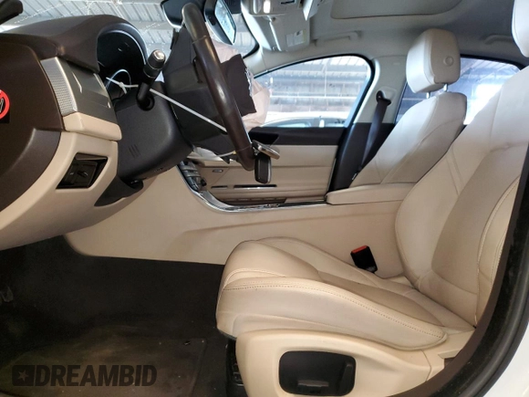 2016 Jaguar XF 35t Premium with VIN SAJBD4BV9GCY06409, listed as a Copart auction lot 85820404 with 58,654 mi miles and Salvage Title. Bid and sale history available at carsss.com. Image 7.