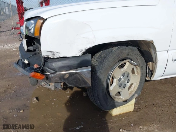2005 Chevrolet Silverado 1500 Work Truck with VIN 1GCEC19X15Z116832, listed as a IAAI auction lot 41844122 with 231,130 mi miles. Bid and sale history available at carsss.com. Image 6.