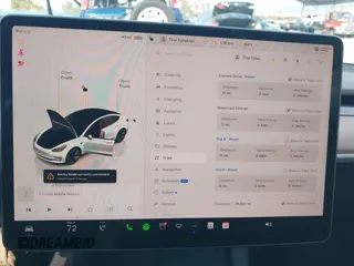 2023 Tesla Model 3 z VIN 5YJ3E1EA6PF488405, wystawiony jako IAAI lot #41570896 z przebiegiem 26 631 mil mil oraz . Historia ofert i sprzedaży dostępna na DreamBid. Obrazek 7.