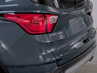 2019 Ford Escape SE z VIN 1FMCU9GD9KUA54757, wystawiony jako IAAI lot #42516631 z przebiegiem 87 040 mil mil oraz . Historia ofert i sprzedaży dostępna na DreamBid. Obrazek 20.