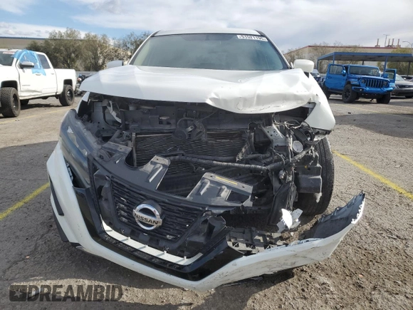 2017 Nissan Rogue SV z VIN JN8AT2MT2HW137529, wystawiony jako Copart lot #51521195 z przebiegiem 125 607 mil mil oraz Szkoda całkowita • Salvage title. Historia ofert i sprzedaży dostępna na DreamBid. Obrazek 5.