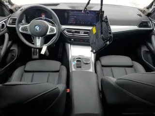 2024 BMW i4 eDrive40 z VIN WBY73AW07RFR74988, wystawiony jako Copart lot #70713824 z przebiegiem 14 117 mil mil oraz Szkody całkowita. Historia ofert i sprzedaży dostępna na DreamBid. Obrazek 8.