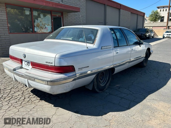 1992 Buick Roadmaster Ltd with VIN 1G4BT5370NR427263, listed as a Copart auction lot 77878424 with 80,825 mi miles and Clean Title. Bid and sale history available at DreamBid. Image 4.