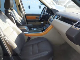 2010 Land Rover Range Rover Sport HSE Lux z VIN SALSK2D47AA227752, wystawiony jako IAAI lot #41531880 z przebiegiem 127 931 mil mil oraz . Historia ofert i sprzedaży dostępna na DreamBid. Obrazek 5.