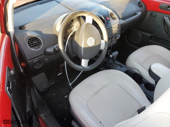 2010 Volkswagen New Beetle Coupe with VIN 3VWRW3AGXAM026393, listed as a Copart auction lot 80886254 with 0 mi miles and Salvage Title. Bid and sale history available at carsss.com. Image 8.