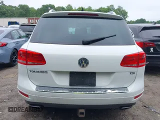 2012 Volkswagen Touareg Lux z VIN WVGEK9BPXCD008999, wystawiony jako IAAI lot #42455493 z przebiegiem 107 032 mil mil oraz . Historia ofert i sprzedaży dostępna na DreamBid. Obrazek 16.