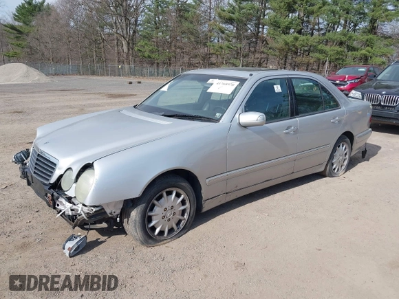 2000 Mercedes-Benz E-Class with VIN WDBJF82J0YX037784, listed as a IAAI auction lot 41768970 with 144,062 mi miles. Bid and sale history available at carsss.com. Image 2.