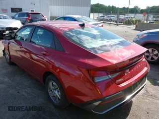2025 Hyundai Elantra SE z VIN KMHLL4DG8SU938824, wystawiony jako IAAI lot #42022984 z przebiegiem 1234 mil mil oraz . Historia ofert i sprzedaży dostępna na DreamBid. Obrazek 3.