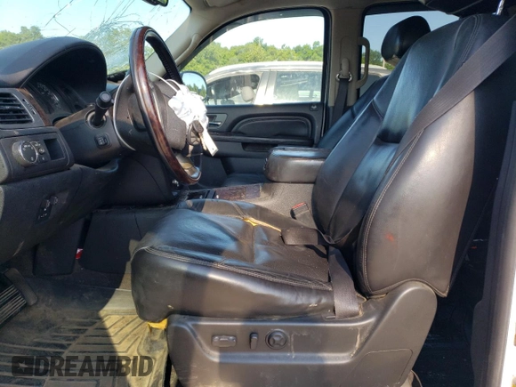 2010 GMC Yukon XL Denali with VIN 1GKUKMEF0AR209403, listed as a Copart auction lot 61909074 with 272,580 mi miles and Salvage Title. Bid and sale history available at carsss.com. Image 7.