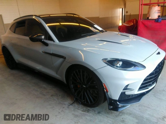 2023 Aston Martin DBX 707 z VIN SD7VUJBW2PTV05712, wystawiony jako IAAI lot #40673188 z przebiegiem 4702 mil mil oraz . Historia ofert i sprzedaży dostępna na DreamBid. Obrazek 1.