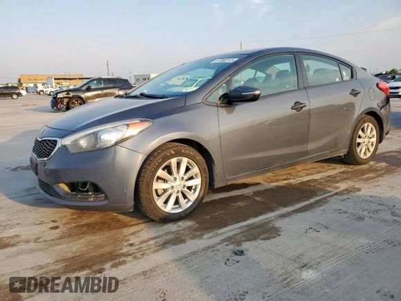 2016 Kia Forte LX z VIN KNAFX4A63G5551727, wystawiony jako Copart lot #57062515 z przebiegiem 131 419 mil mil oraz Szkoda całkowita • Salvage title. Historia ofert i sprzedaży dostępna na DreamBid. Obrazek 1.