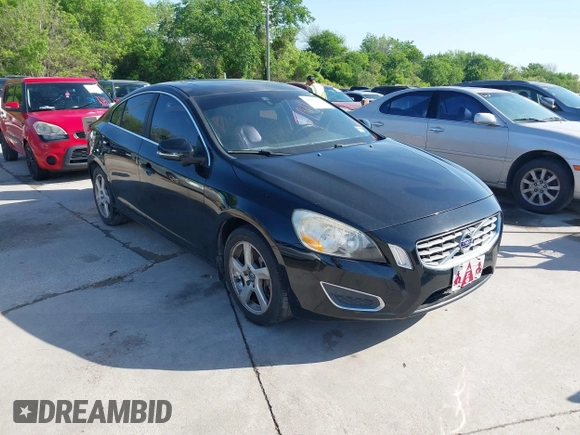 2012 Volvo S60 T5 with VIN YV1622FSXC2109433, listed as a IAAI auction lot 42015178 with 161,895 mi miles. Bid and sale history available at carsss.com. Image 1.