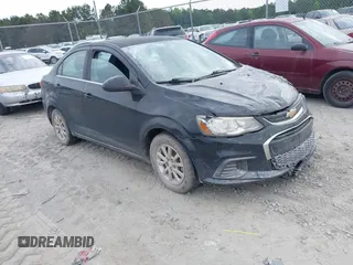 2017 Chevrolet Sonic LT z VIN 1G1JD5SH8H4124958, wystawiony jako IAAI lot #42196563 z przebiegiem 172 559 mil mil oraz . Historia ofert i sprzedaży dostępna na DreamBid. Obrazek 1.