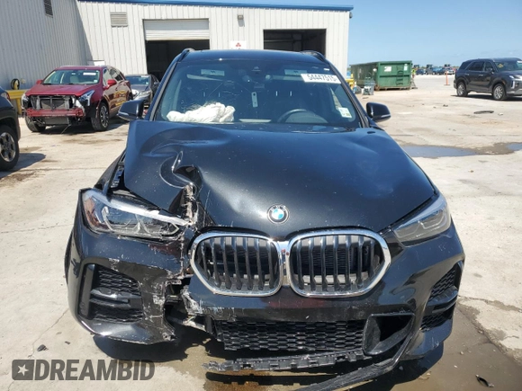 2021 BMW X1 sDrive28i z VIN WBXJG7C04M5U03124, wystawiony jako Copart lot #54447515 z przebiegiem 11 794 mil mil oraz Szkoda całkowita • Salvage title. Historia ofert i sprzedaży dostępna na DreamBid. Obrazek 5.