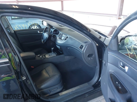 2012 Hyundai Genesis 3.8L z VIN KMHGC4DD1CU154834, wystawiony jako IAAI lot #40749774 z przebiegiem 186 855 mil mil oraz . Historia ofert i sprzedaży dostępna na DreamBid. Obrazek 5.