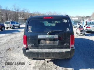 2007 Dodge Nitro SLT with VIN 1D8GU58K67W688374, listed as a IAAI auction lot 41392892 with 97,402 mi miles. Bid and sale history available at carsss.com. Image 16.