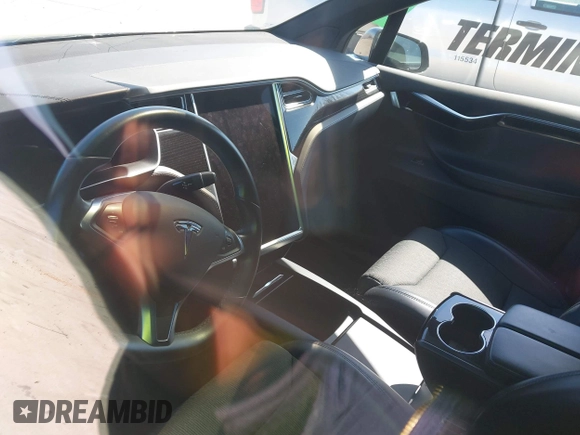 2017 Tesla Model X 90D z VIN 5YJXCAE28HF059140, wystawiony jako IAAI lot #41648518 z przebiegiem Nie podano mil oraz . Historia ofert i sprzedaży dostępna na DreamBid. Obrazek 7.