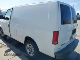 2005 GMC Safari Cargo with VIN 1GTDM19X55B509590, listed as a IAAI auction lot 41619983 with 232,225 mi miles. Bid and sale history available at carsss.com. Image 3.