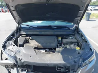 2020 Jeep Cherokee Latitude z VIN 1C4PJLCB3LD615147, wystawiony jako IAAI lot #42569825 z przebiegiem 128 952 mil mil oraz . Historia ofert i sprzedaży dostępna na DreamBid. Obrazek 10.