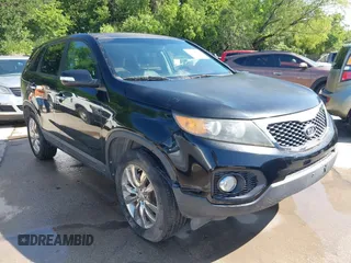 2011 Kia Sorento EX with VIN 5XYKU4A17BG021131, listed as a IAAI auction lot 42098467 with 135,927 mi miles. Bid and sale history available at carsss.com. Image 1.
