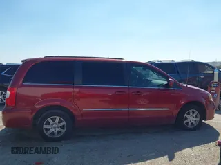 2013 Chrysler Town & Country Touring z VIN 2C4RC1BG7DR583239, wystawiony jako IAAI lot #41955325 z przebiegiem 183 880 mil mil oraz . Historia ofert i sprzedaży dostępna na DreamBid. Obrazek 13.
