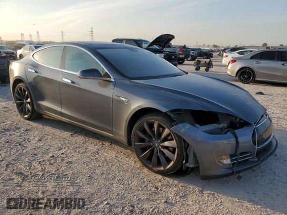 2013 Tesla Model S Performance z VIN 5YJSA1CP6DFP13674, wystawiony jako Copart lot #53043085 z przebiegiem 174 167 mil mil oraz Szkoda całkowita • Salvage title. Historia ofert i sprzedaży dostępna na DreamBid. Obrazek 4.