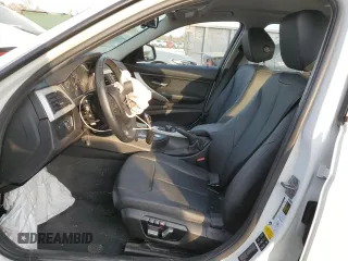 2017 BMW 3 Series 320i xDrive z VIN WBA8E5G56HNU41632, wystawiony jako Copart lot #51628865 z przebiegiem 45 978 mil mil oraz Szkoda całkowita • Salvage title. Historia ofert i sprzedaży dostępna na DreamBid. Obrazek 7.