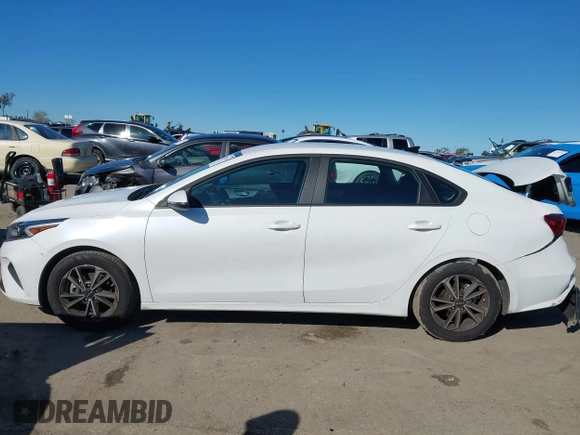 2024 Kia Forte LXS with VIN 3KPF24AD6RE837112, listed as a IAAI auction lot 41725431 with 7,784 mi miles. Bid and sale history available at carsss.com. Image 14.