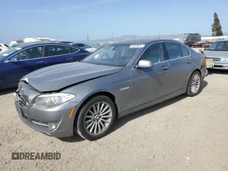 2011 BMW 5 Series 535i z VIN WBAFR7C58BC800513, wystawiony jako Copart lot #54259875 z przebiegiem 167 713 mil mil oraz Szkody całkowita. Historia ofert i sprzedaży dostępna na DreamBid. Obrazek 1.