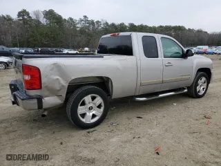 2008 Chevrolet Silverado 1500 LT w/1LT with VIN 2GCEC19J681146076, listed as a Copart auction lot 46547305 with 204,212 mi miles and Clean Title. Bid and sale history available at carsss.com. Image 3.