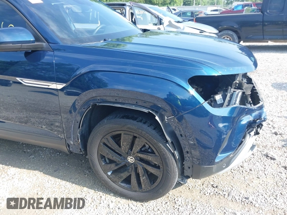 2022 Volkswagen Atlas SE z VIN 1V2HE2CA7NC211835, wystawiony jako IAAI lot #42722660 z przebiegiem 56 112 mil mil oraz . Historia ofert i sprzedaży dostępna na DreamBid. Obrazek 20.