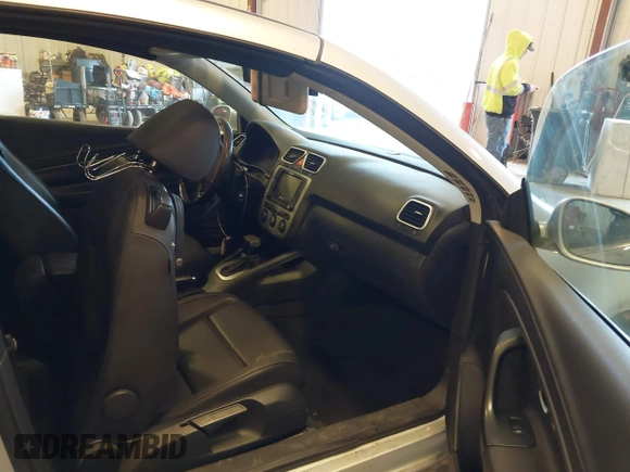 2007 Volkswagen Eos 2.0T with VIN WVWBA71F67V040775, listed as a IAAI auction lot 41913098 with 98,554 mi miles and . Bid and sale history available at DreamBid. Image 5.