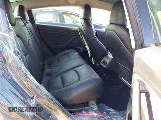 2022 Tesla Model 3 Long Range z VIN 5YJ3E1EB2NF183893, wystawiony jako IAAI lot #42130396 z przebiegiem 25 552 mil mil oraz . Historia ofert i sprzedaży dostępna na DreamBid. Obrazek 8.