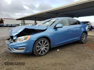 2014 Volvo S60 T5 z VIN YV1612FS4E2283259, wystawiony jako Copart lot #50761945 z przebiegiem 122 035 mil mil oraz Szkody całkowita. Historia ofert i sprzedaży dostępna na DreamBid. Obrazek 1.