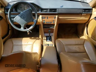 1992 Mercedes-Benz 300 z VIN WDBEA30E1NB699181, wystawiony jako Copart lot #58662205 z przebiegiem 134 112 mil mil oraz Szkoda całkowita • Salvage title. Historia ofert i sprzedaży dostępna na DreamBid. Obrazek 8.